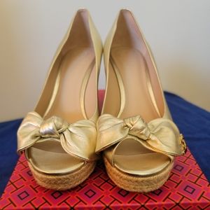 TORY BURCH Wedge espadrille golden shoes
